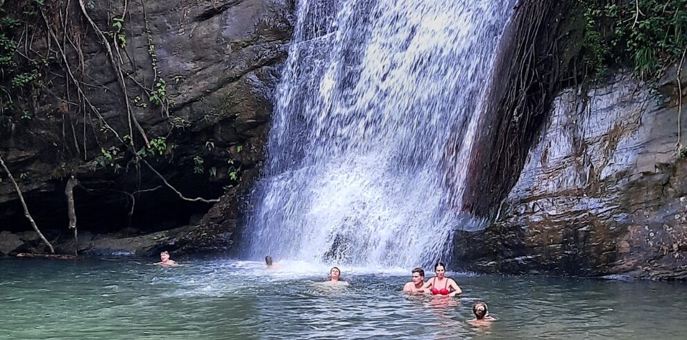 Sri Lanka zwemmen bij de waterval